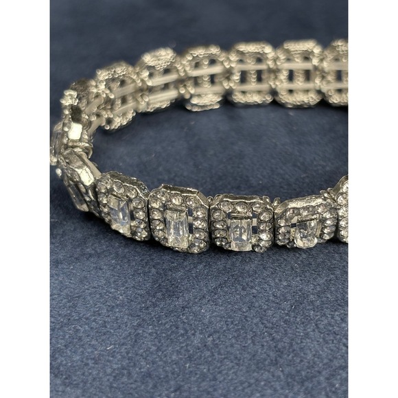 Sparkling Rhinestone Stretch Bracelet Silver Tone Glamorous Statement - Picture 3 of 4